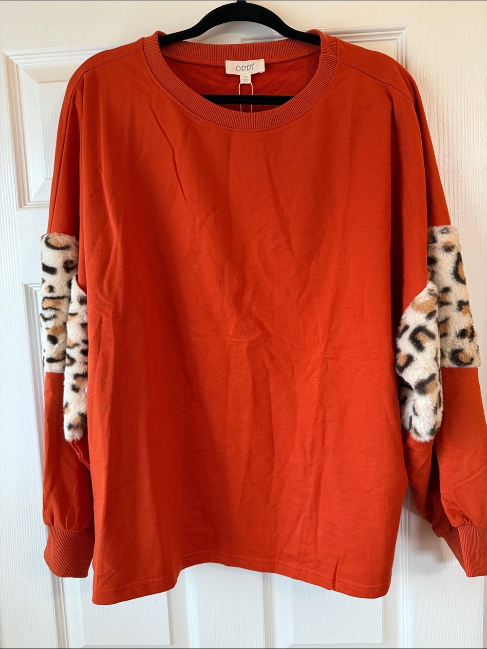 ODDY Rust Pullover Sweatshirt with Leopard Faux-Fur Sleeve Accents
